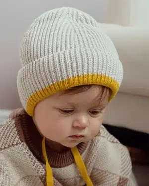 Шапка детская Loomknits на завязках (Молочный) 4