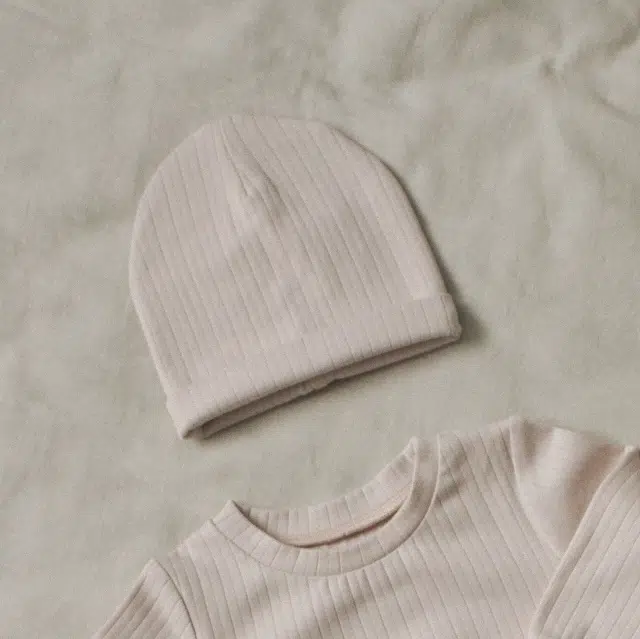 Шапка детская Loomknits Латте 2