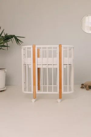 Кроватка КАРАМЕЛЬ с комплектом матрасов и маятником 17