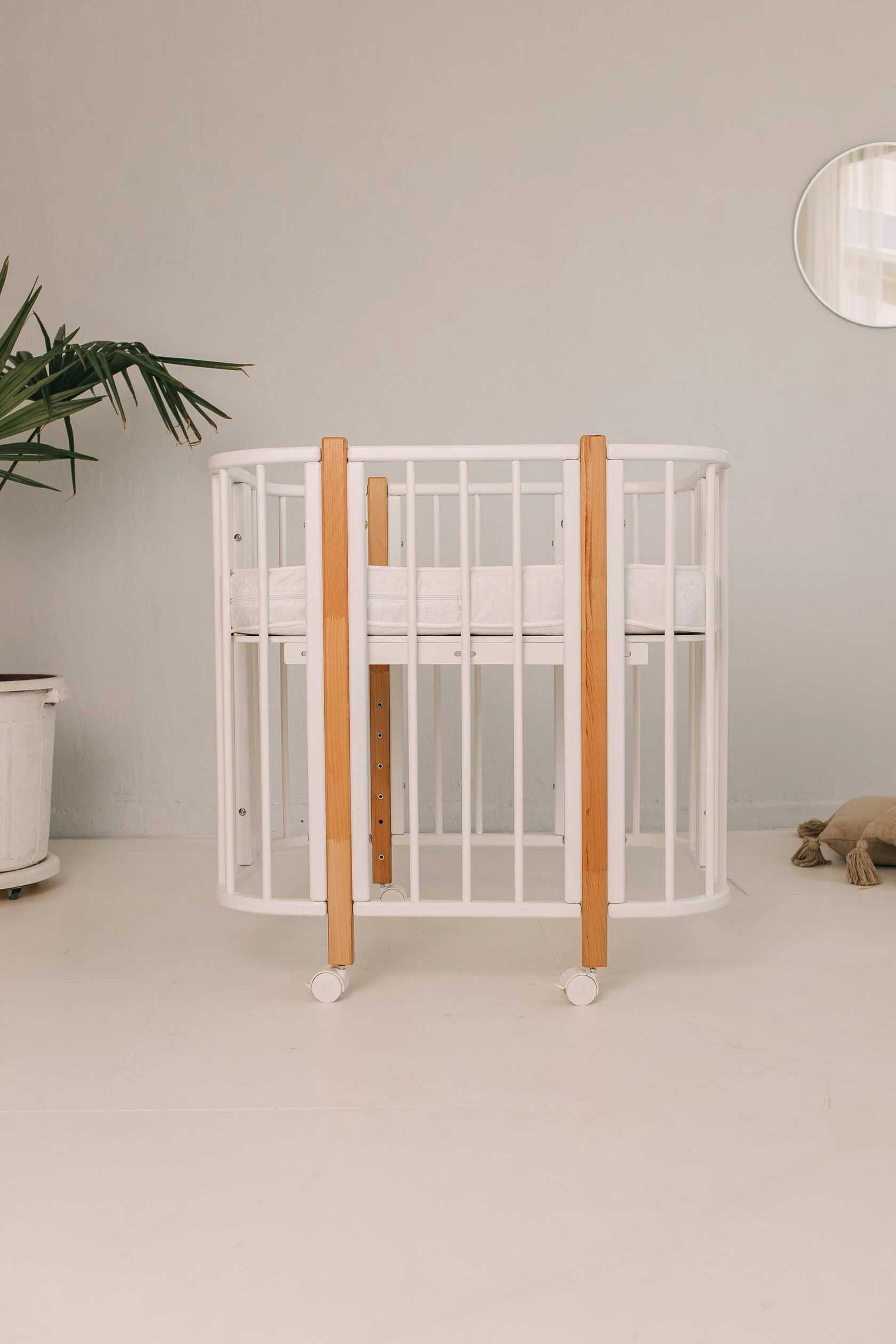 Кроватка КАРАМЕЛЬ с комплектом матрасов и маятником 7