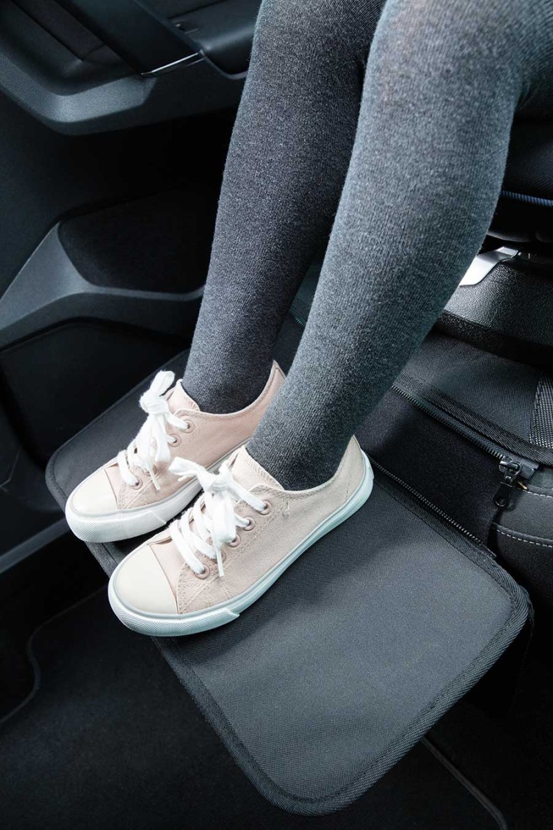Защитная накладка Osann для автомобильного сиденья с подножкой FeetUp 12