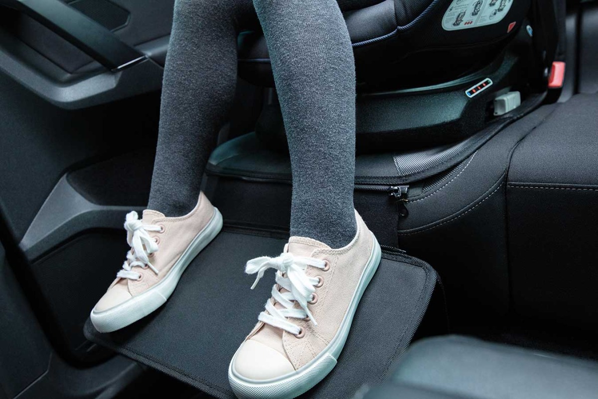 Защитная накладка Osann для автомобильного сиденья с подножкой FeetUp 10