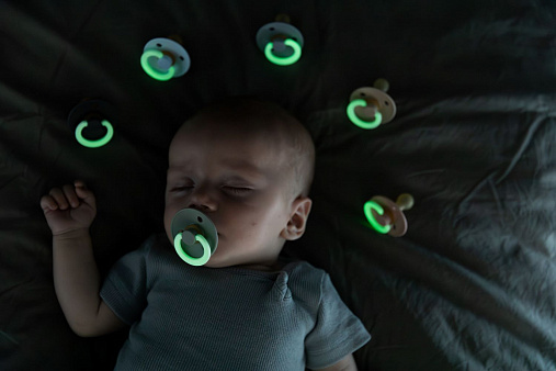 Пустышка латексная ночная BIBS Colour Glow - Iron, 6+ мес. 4