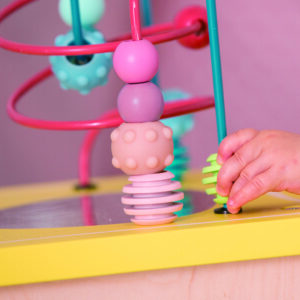 Развивающий куб Hape лабиринт, головоломки 11