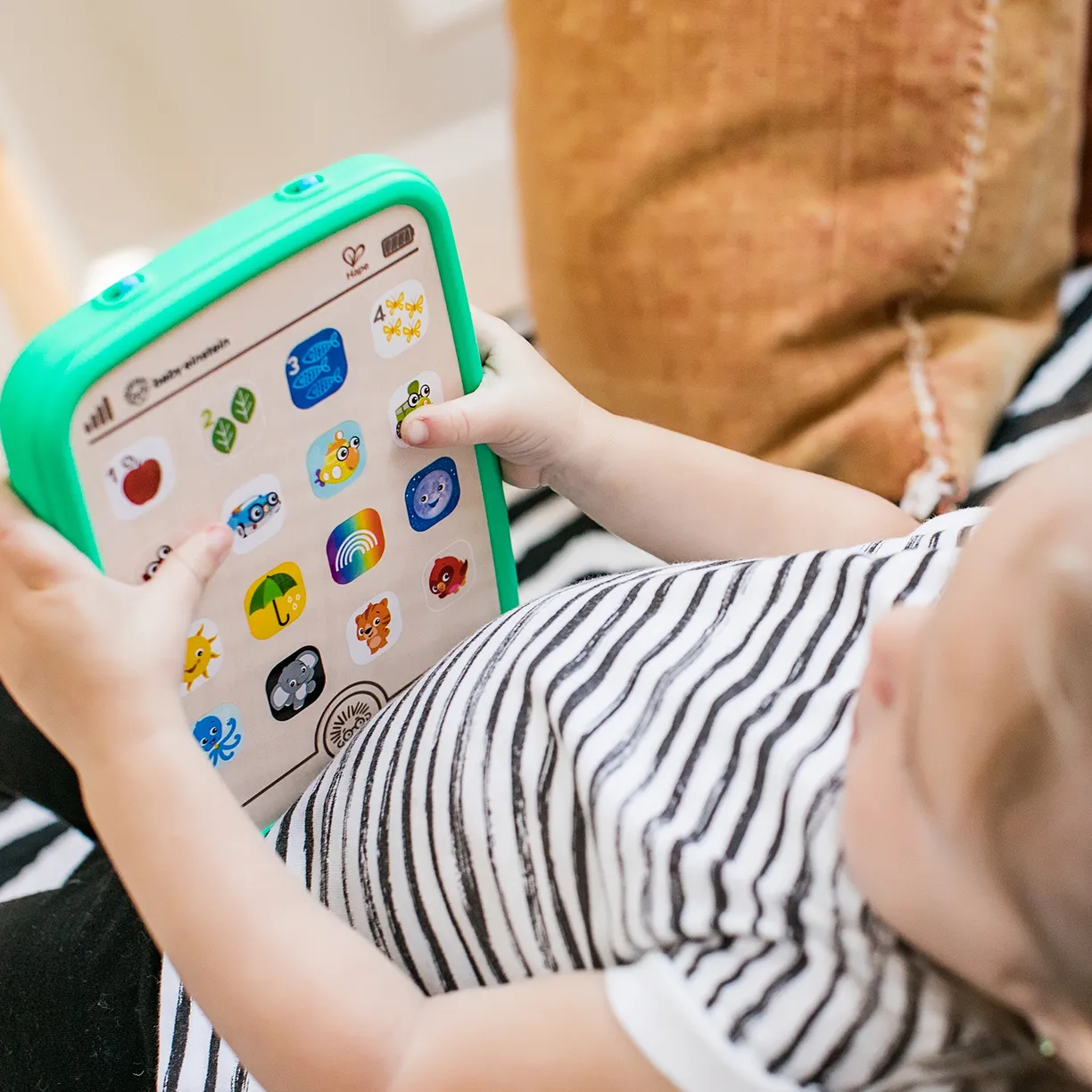 Музыкальная игрушка Hape развивающая, сенсорная "Планшет" 5