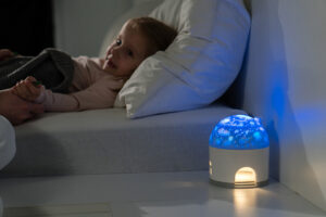 Ночник-проектор Снежный домик Roxy Kids 127