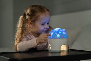 Ночник-проектор Снежный домик Roxy Kids 139