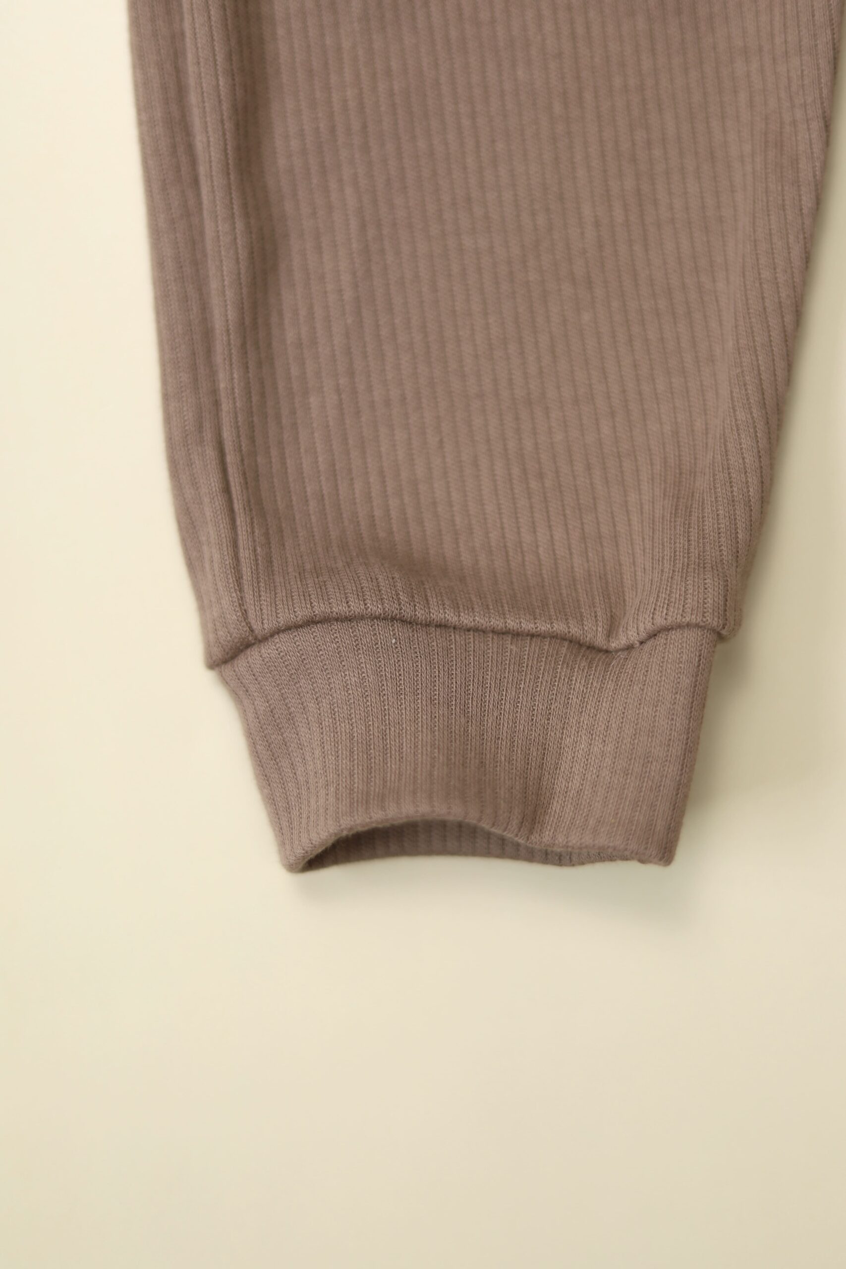 Ползунки MATUSHKIN без стоп на манжетах, швы внутрь, интерлок-лапша, цвет капучино