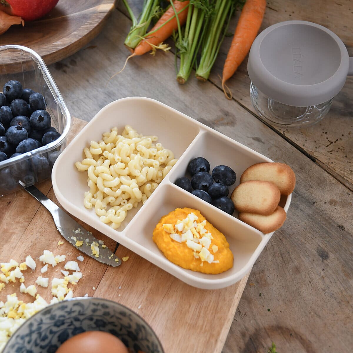 Тарелка силиконовая трехсекционная с присоской Beaba DIVIDED SILICONE PLATE 2 тарелочка